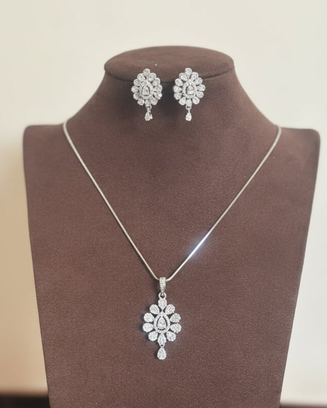 Silver Classic Zirconia Pendant Set