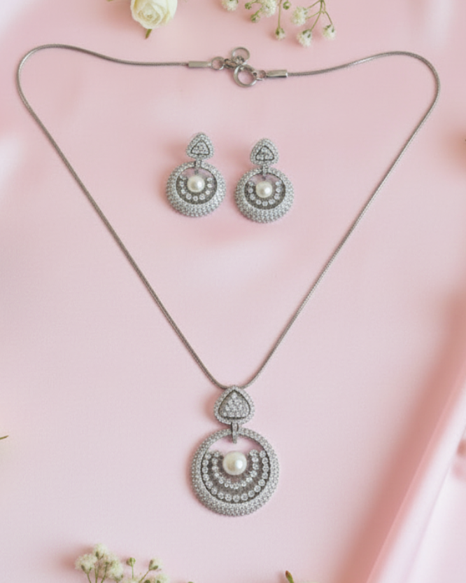 Black Halo Zirconia Pendant Set