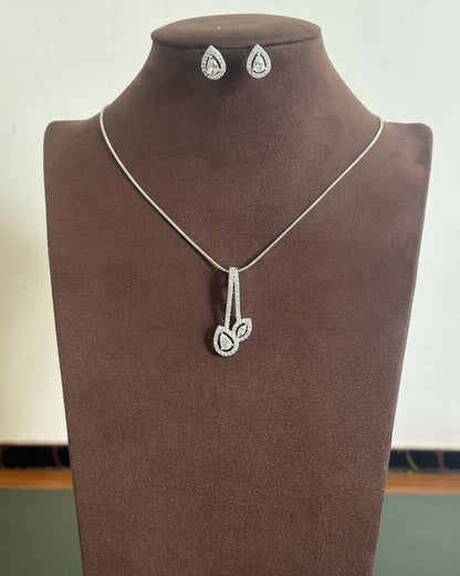 White Sparkle Zirconia Pendant Set