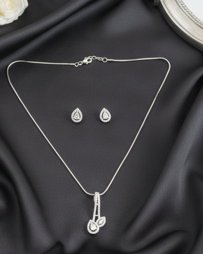 White Sparkle Zirconia Pendant Set